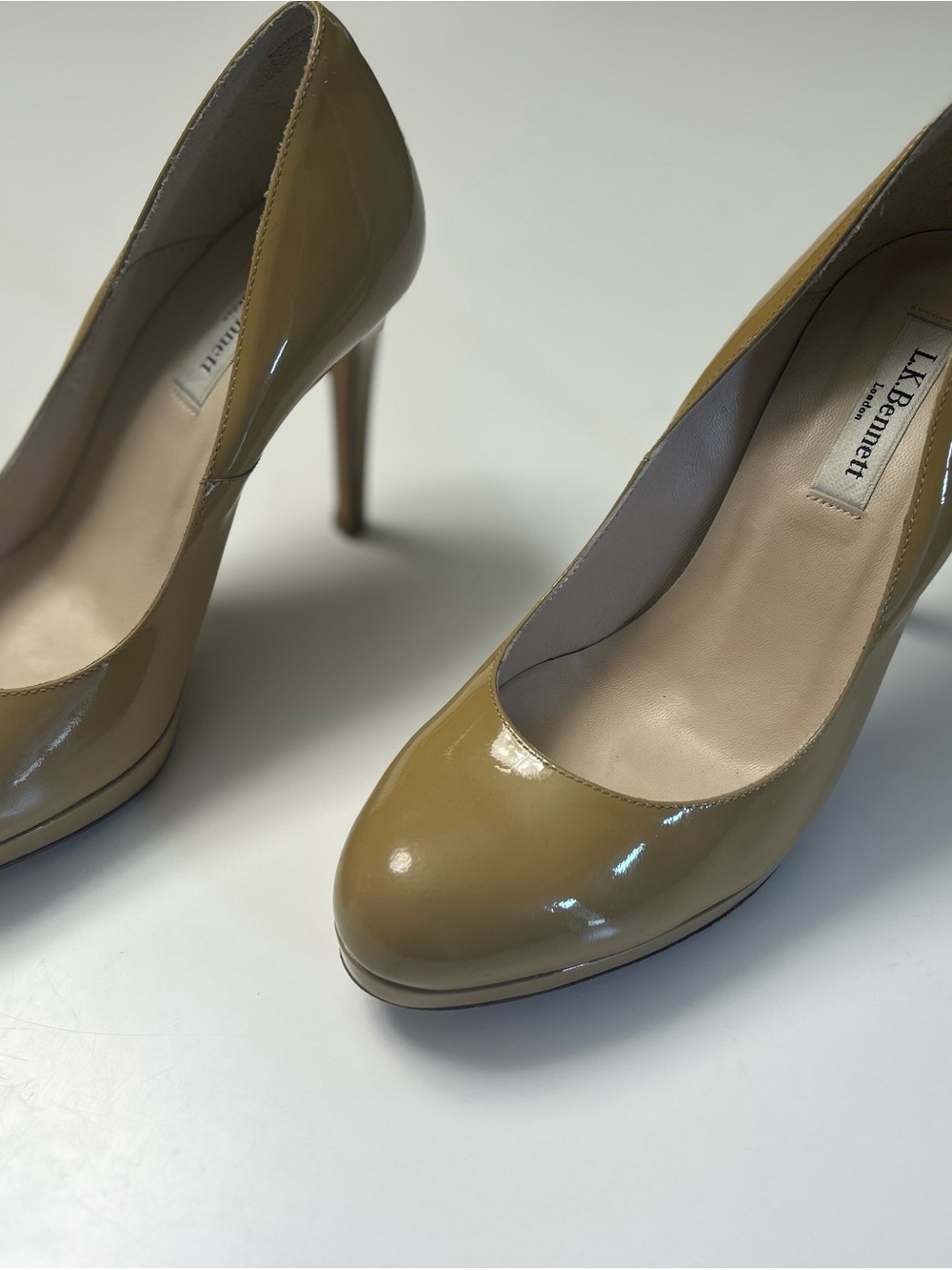 LK Bennett Sledge Patent Leather Pump tan/beige Made in Spain UK 38.5 US 8-8.5.